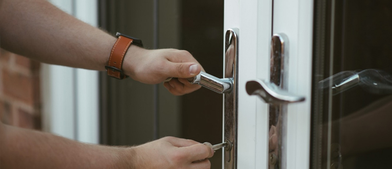 24 hour key locksmith Valinda